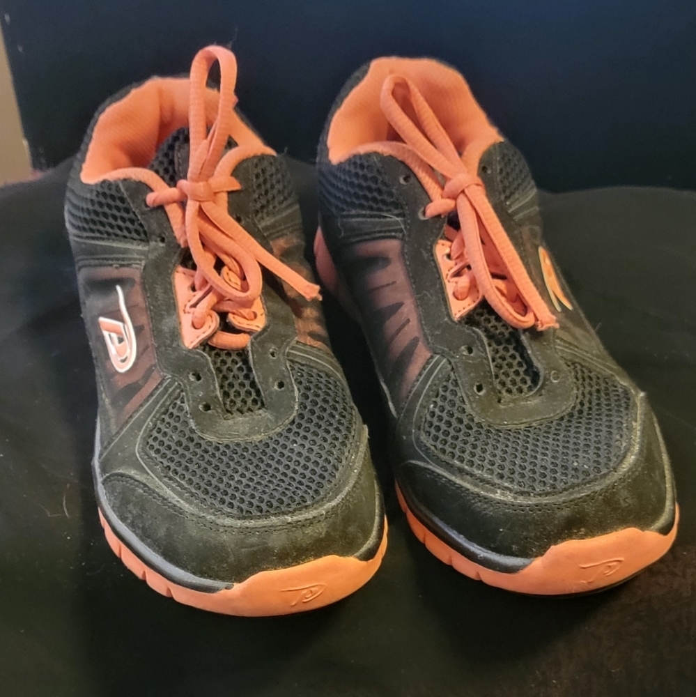 Pro Players Tennis Shoes Size 8 Black/Peach